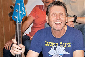 images/bandmitglieder/Joachim_300.jpg#joomlaImage://local-images/bandmitglieder/Joachim_300.jpg?width=300&height=200